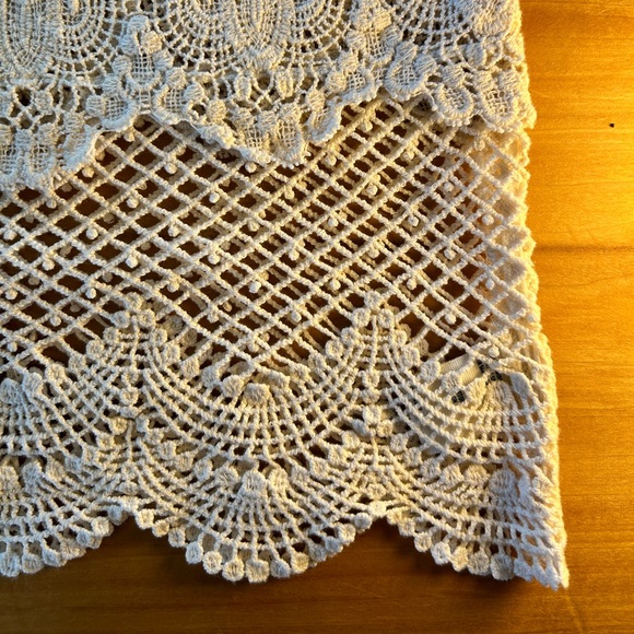 American Eagle Lace Crochet Tiered Cream Tank Top Size Small - Picture 9 of 9